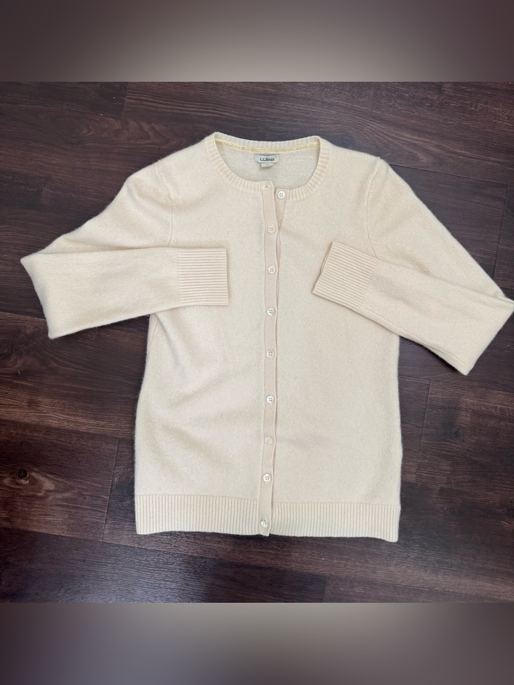 L.L. Bean 100% Cashmere Button Down size Medium